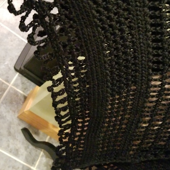 Handmade black soft poncho - Picture 7 of 7